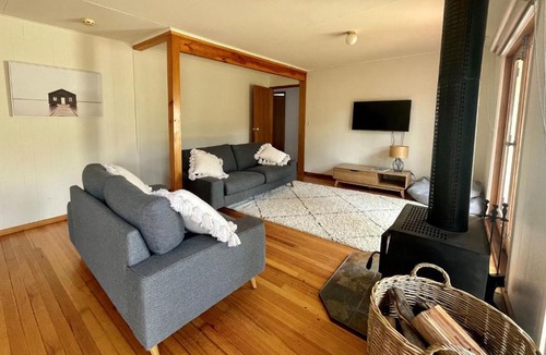 Inverloch House | Wisteria Cottage Pet Friendly