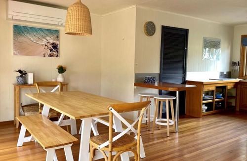 Inverloch House | Wisteria Cottage Pet Friendly