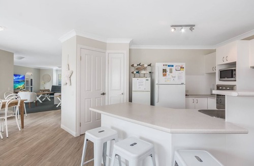 Yamba House | Witonga Waters - Pet Friendly Luxury Waterfront Escape with Pool & Pontoon - Holiday Yamba