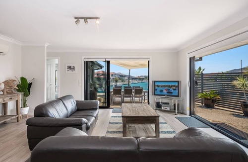 Yamba House | Witonga Waters - Pet Friendly Luxury Waterfront Escape with Pool & Pontoon - Holiday Yamba