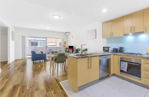 Wolli Creek Apartment | Wolli Creek central 2B&fully equipped