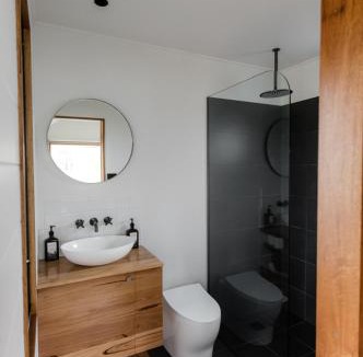 Vacy House | Wood-fired Hot Tub & Sauna, Tiny Cabin in Hunter Valley