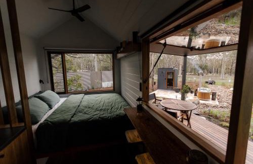 Vacy House | Wood-fired Hot Tub & Sauna, Tiny Cabin in Hunter Valley
