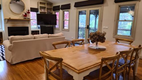 Marysville House | Woodbine Lodge