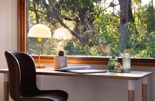 Daylesford House | Woodland Cottage - Pet Friendly accommodation walking distance to lake Daylesford