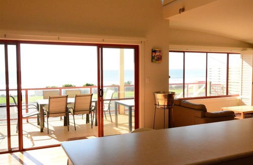 Waterhouse House | Woodlin - You have to see it to believe it - IT'S ALL ABOUT THOSE VIEWS!