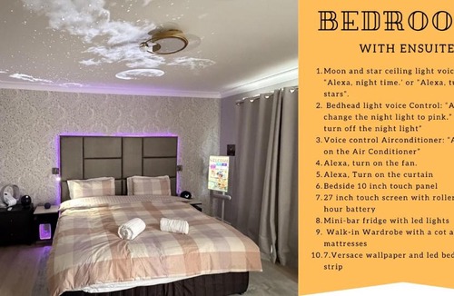 Marsfield House | Work and Unwind Retreat King Bed Love Heart Hot Tub for 2 Game Room Cinema on the bed 500Mbps WiFi Ideal for Business Couples and Special Events