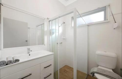 Woy Woy House | Woy Woy Perfect 3-Bedroom Charming, Beach, Sunny