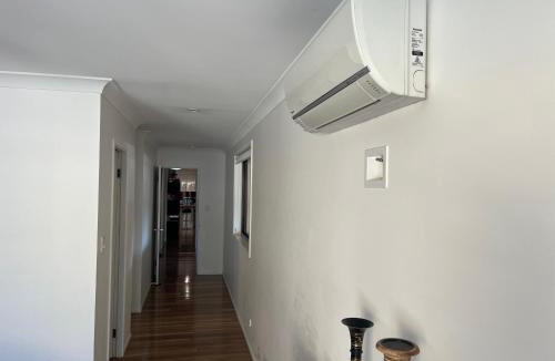Woy Woy Villa | Woy Woy Relaxing 6-Bedroom Holiday House with Pool