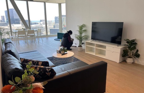 Melbourne Central Business District Apartment | WSP harbour view flat with free parking