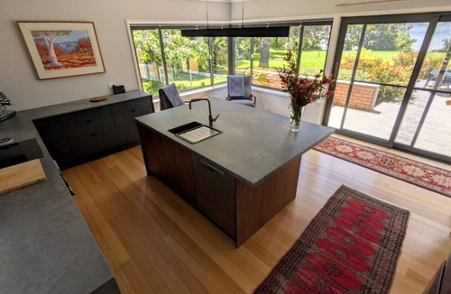 Woodbridge House | wyeangta - Woodbridge Waterfront Retreat