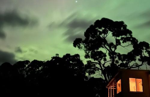 Simpsons Bay House | Wylah Cottage for a Peaceful Bruny Island Escape with Water Views, Fireplace & Wallabies