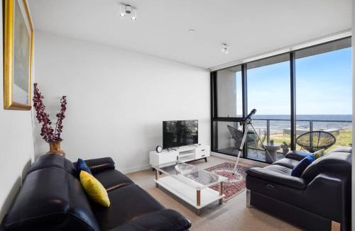 Werribee South Apartment | Wyndham Harbour Luxury Bayside Haven with parking