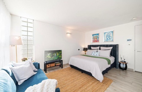 Bondi Beach Apartment | XQ Collection La Casa De Frida - Modern Studio with Balcony