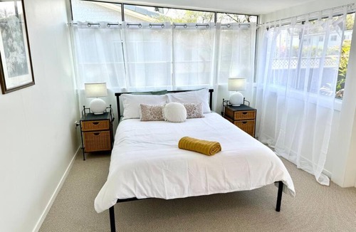 Yamba House | Yamba Fishing Cottage Haven Wifi boat parking
