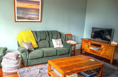 Yambacoona House | Yambacoona House: bring your people together on King Island