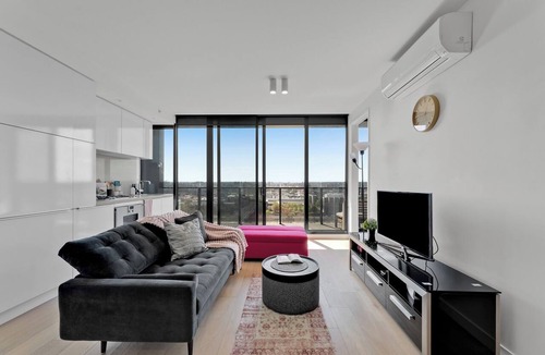 South Yarra Apartment | Yarra House apartment with stunning views