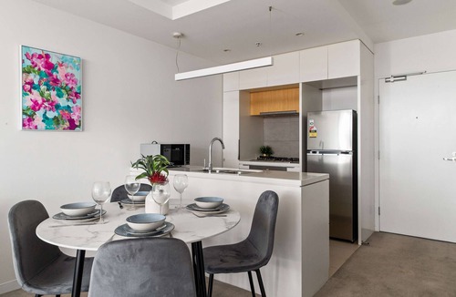 Abbotsford Apartment | Yarra River 2BR Escape in Abbotsford