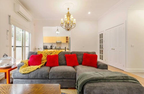 Alphington House | Yarra River Escape | Relax Near Melbourne CBD