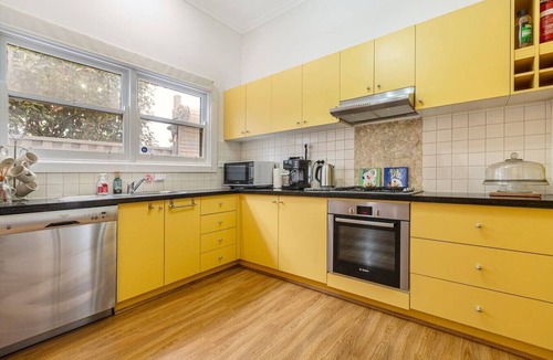 Alphington House | Yarra River Escape | Relax Near Melbourne CBD