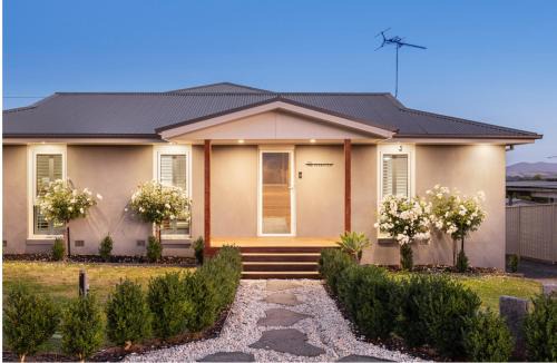 Yarra Glen House | Yarra Valley Escape - Mountain Views - Wedding accommodation