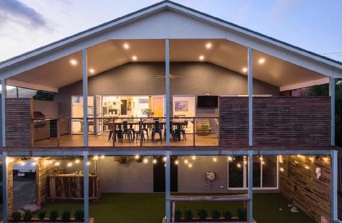 Yarra Glen House | Yarra Valley Escape - Mountain Views - Wedding accommodation