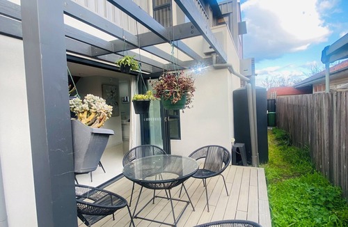 Yarraville House | Yarraville 3bed 2bath with double garage