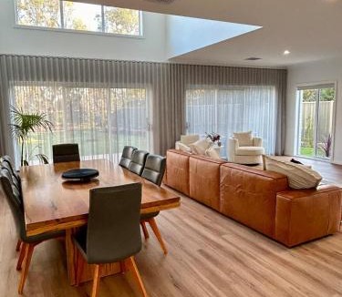 Yarrawonga House | Yarrawonga Golf & Lake Getaway