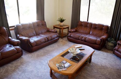 Yarrawonga Apartment | Yarrawonga Holiday House with Open Fireplace