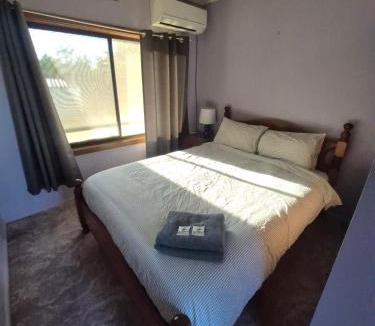 Yarrawonga Apartment | Yarrawonga Holiday House with Open Fireplace