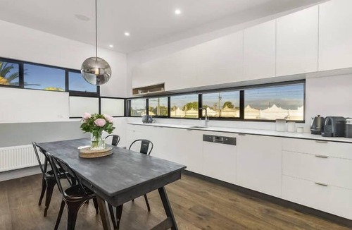 Coburg House | Yellow Door Coburg | Boutique Accommodation | Sleeps up to 16 guests