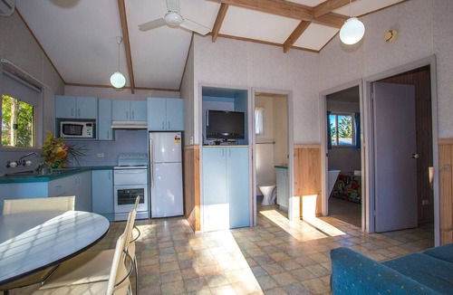 Mollymook Cabin | Yerriyong 2 - Family Cabin Sleeps 6 Mollymook