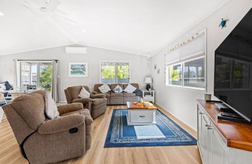 Callala Bay House | Yn Y Bae - Short Walk to Wowly Creek & Jervis Bay