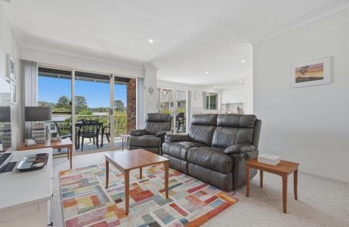 Avoca Beach Apartment | Yonder #5 - Walk to beach