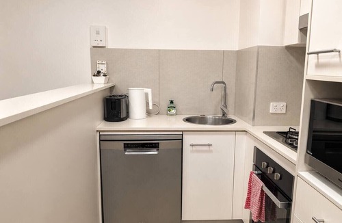 Newstead Apartment | Your Brisbane Home | Cozy 1BR in the CBD C38