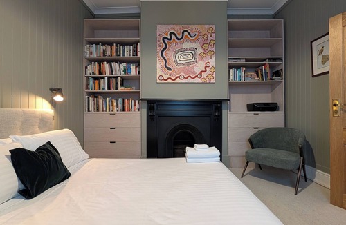 South Launceston House | Your CBD Treetop Base | Parking, Wifi & Views