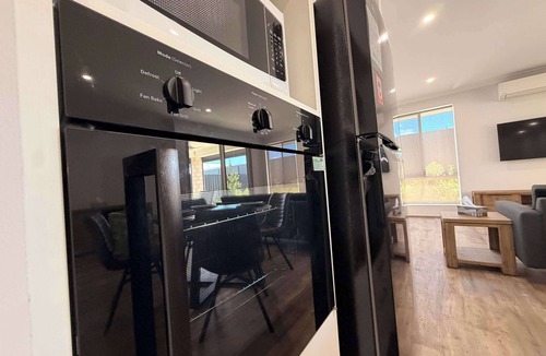 Dudley Park House | Your Mandurah Getaway with a bathroom in each room!