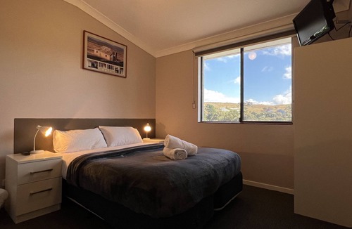 Jindabyne Hotel | Yuki Inn