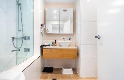 Darwin City Centre Apartment | Zen Bayside - seaview - balcony - shared pool