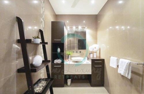 Bayview Apartment | Zen Bayview Bliss: Luxury Marina Mansion