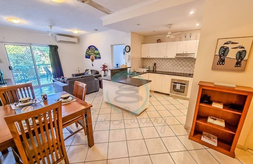 Cullen Bay Apartment | Zen City Balcony ~ Outdoor Dining ~ Mindal Markets