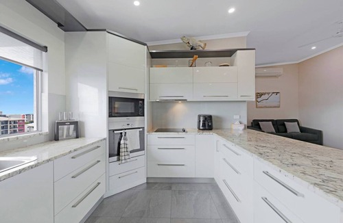 Darwin City Centre Apartment | Zen Coastline Pool - Balcony Dining - Seaview