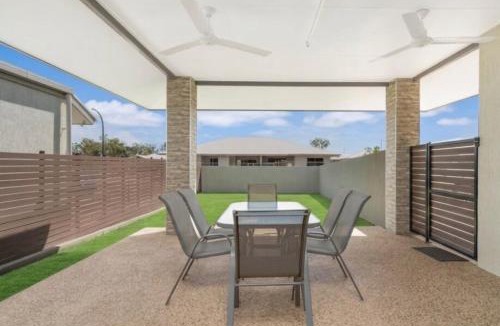 Durack House | Zen Courtyard - garden - patio - garage