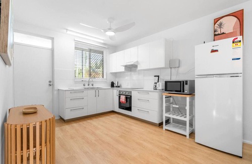 Coconut Grove Apartment | Zen Crescent Sanctuary : Cozy - Modern - Unique
