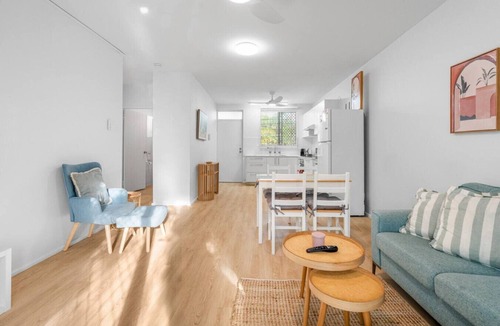 Coconut Grove Apartment | Zen Crescent Sanctuary : Cozy - Modern - Unique