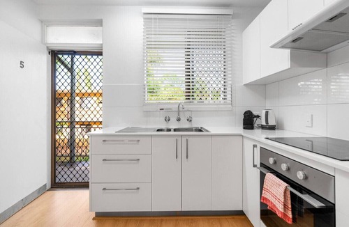 Coconut Grove Apartment | Zen Crescent Sanctuary : Cozy - Modern - Unique