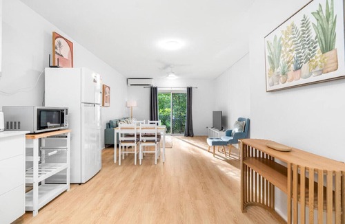 Coconut Grove Apartment | Zen Crescent Sanctuary : Cozy - Modern - Unique