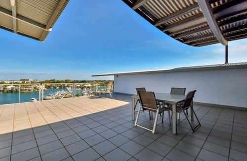 Cullen Bay Apartment | Zen Marina Rooftop Huge Balcony BBQ Sunsets