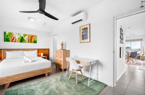 Cullen Bay Apartment | Zen Marina Studio: bayview - shared pool - central