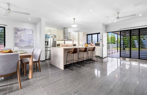 Lyons House | Zen Monarch: Family Luxury Retreat ~ Pool ~ BBQ